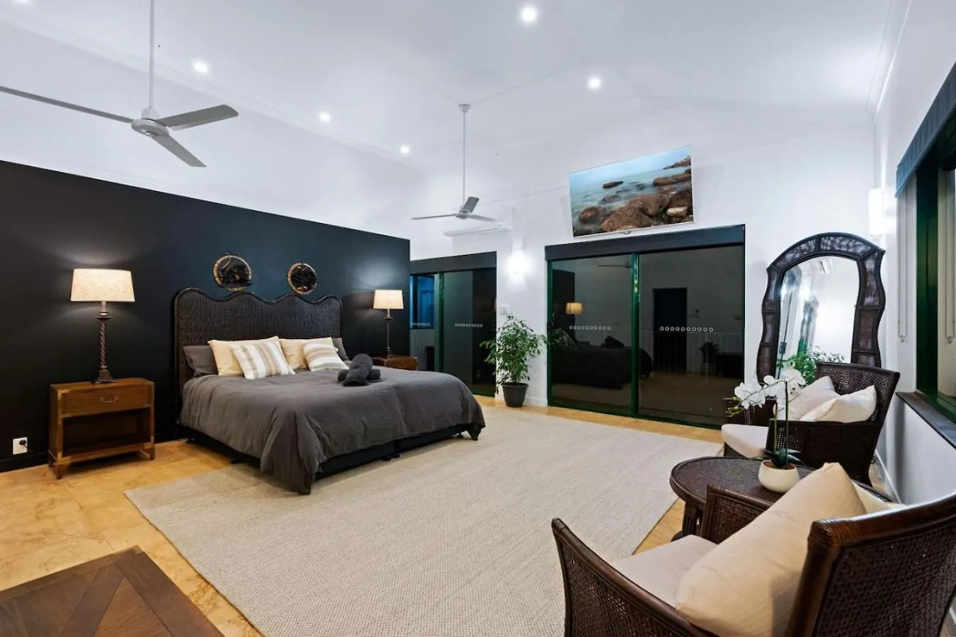 Tranquility Grand Bedroom Retreat Mission Beach Holiday home