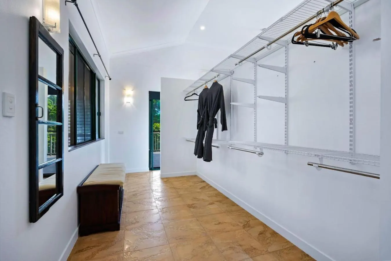 בית נופש מישן ביץ' Tranquility Grand Bedroom Retreat